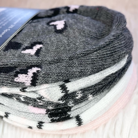 NWT pink, gray and white heart and stripes size 4-10 socks 6 pairs included - Picture 5 of 7